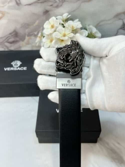 VERSAC E IMPORTED PREMIUM QUALITY REVERSIBLE BELT WITH OG BO..X.