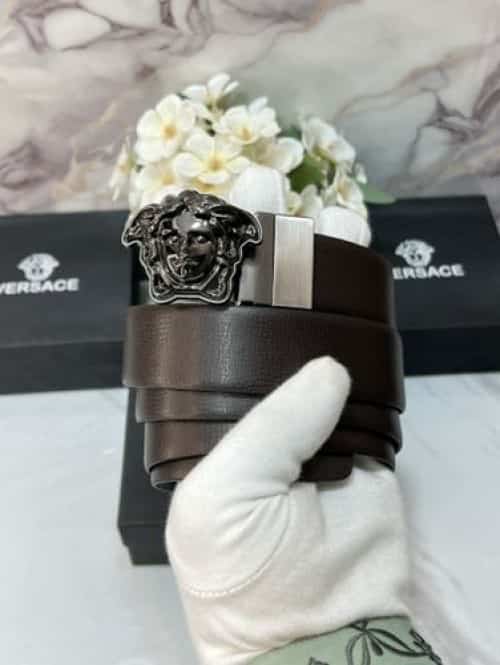 VERSAC E IMPORTED PREMIUM QUALITY REVERSIBLE BELT WITH OG BO..X.