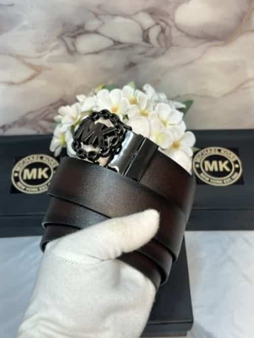 MK MIcHAEl.. Ko_rS PREMIUM QUALITY REVERSIBLE BELT WITH OG BOX MK-102