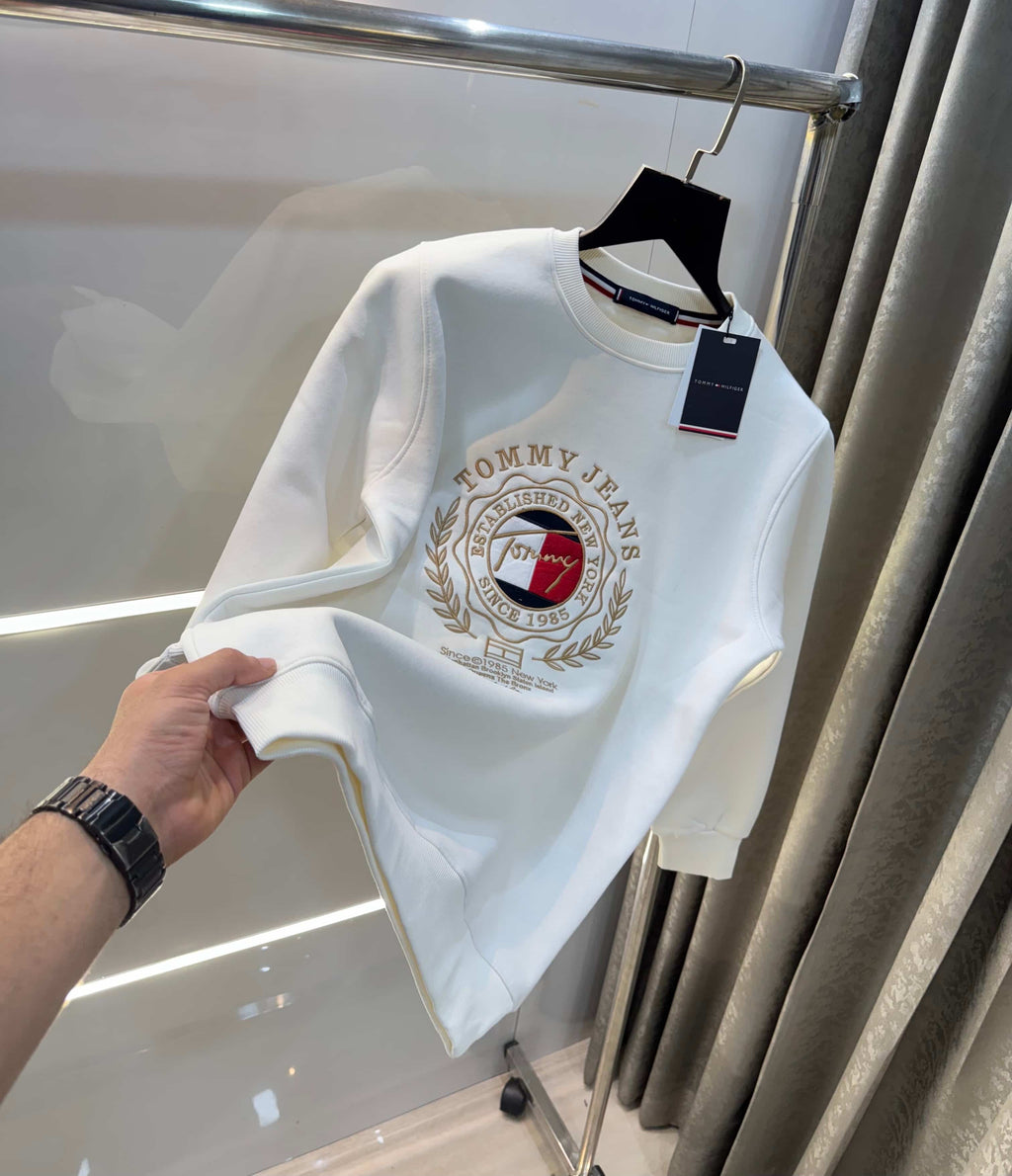 Tomm y Hilfiger White Embroidery Logo Premium Sweatshirt