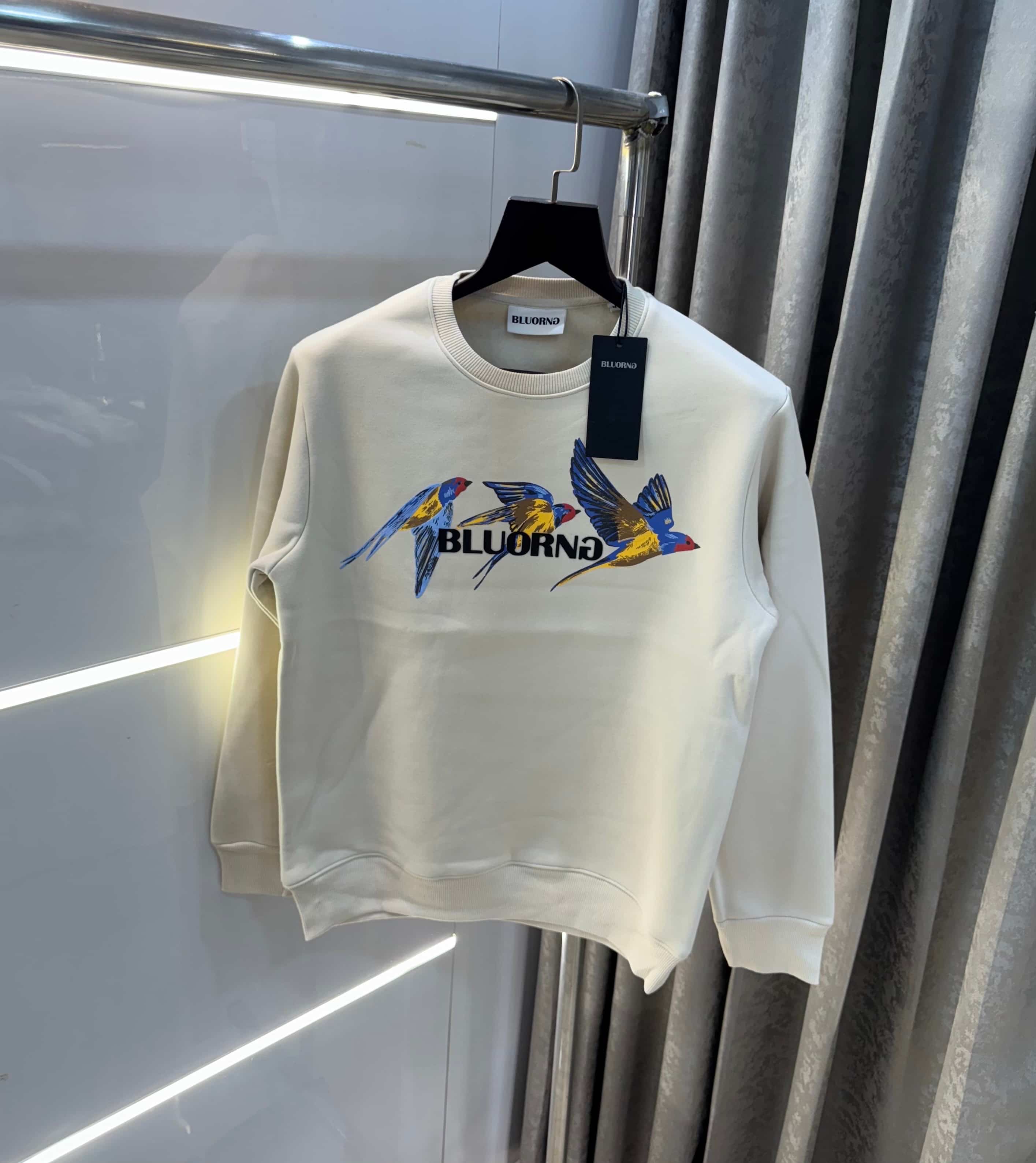 Bluorng Cream EmbO-sSed Logo Premium Sweatshirt Main image