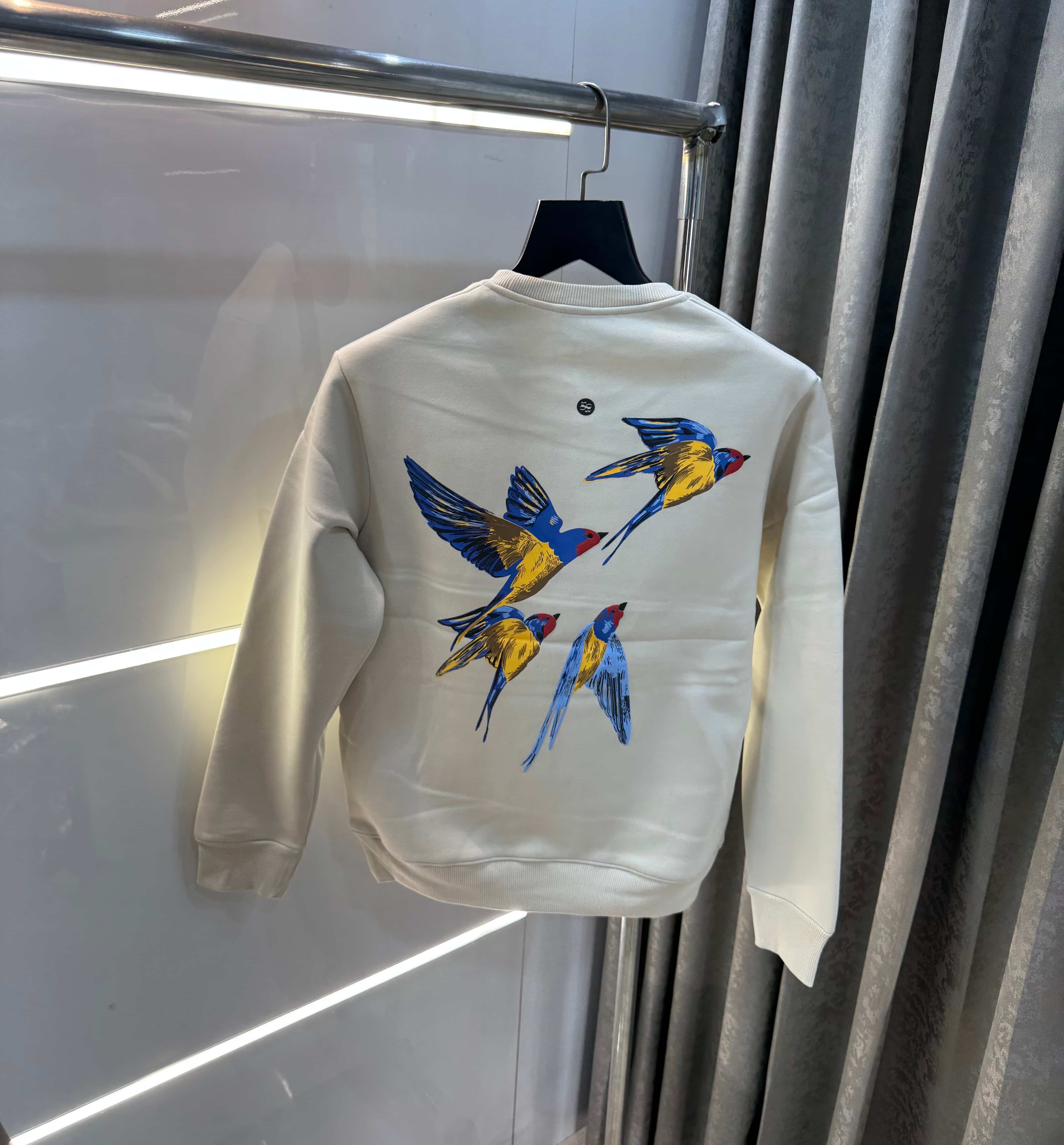 Bluorng Cream EmbO-sSed Logo Premium Sweatshirt Secondary image