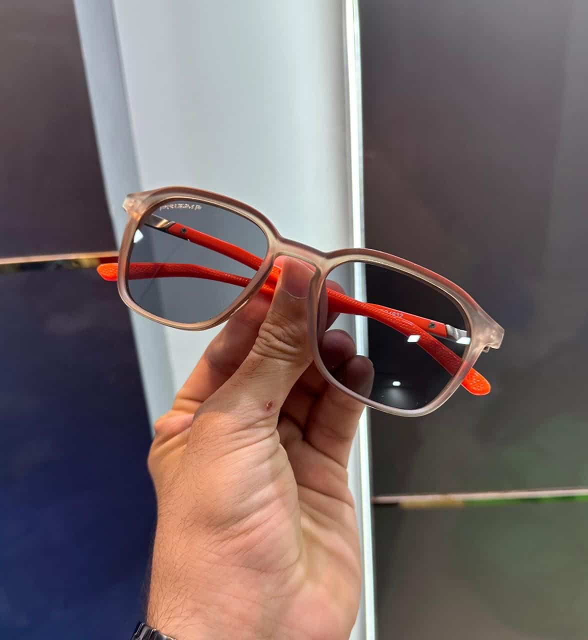 Oakle y Orange Black Premium Shade 4932