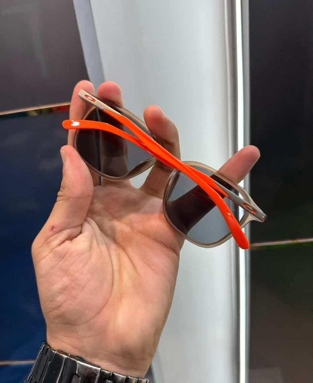 Oakle y Orange Black Premium Shade 4932