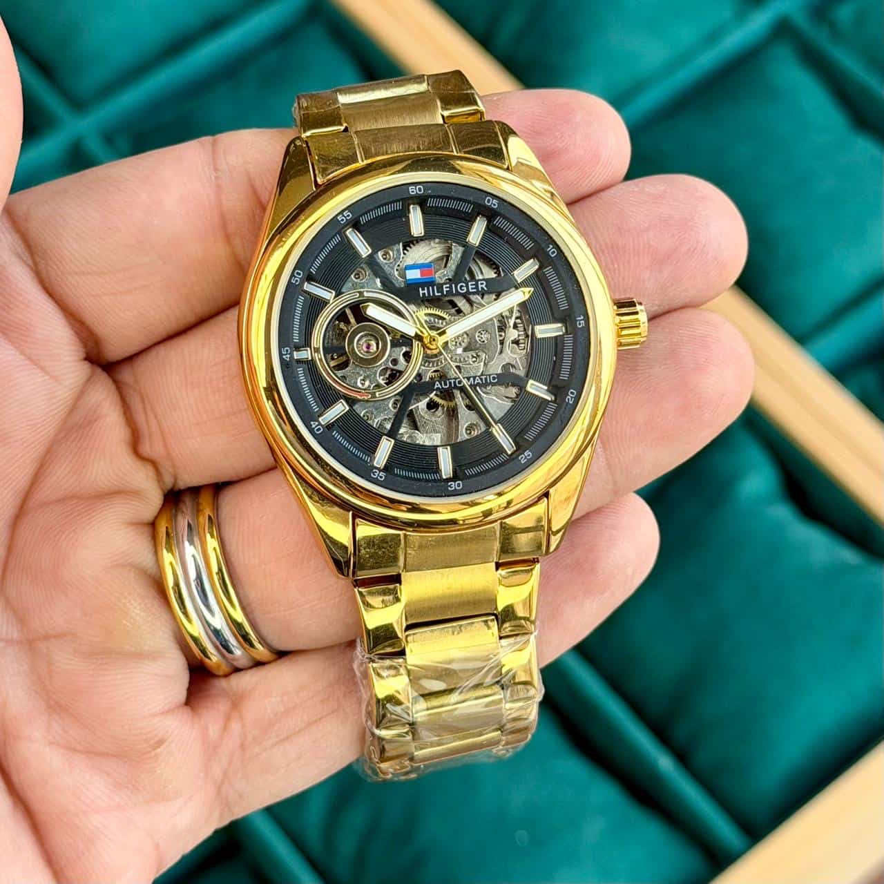 TOMMY_AUTO_GOLD-BLACK Main image