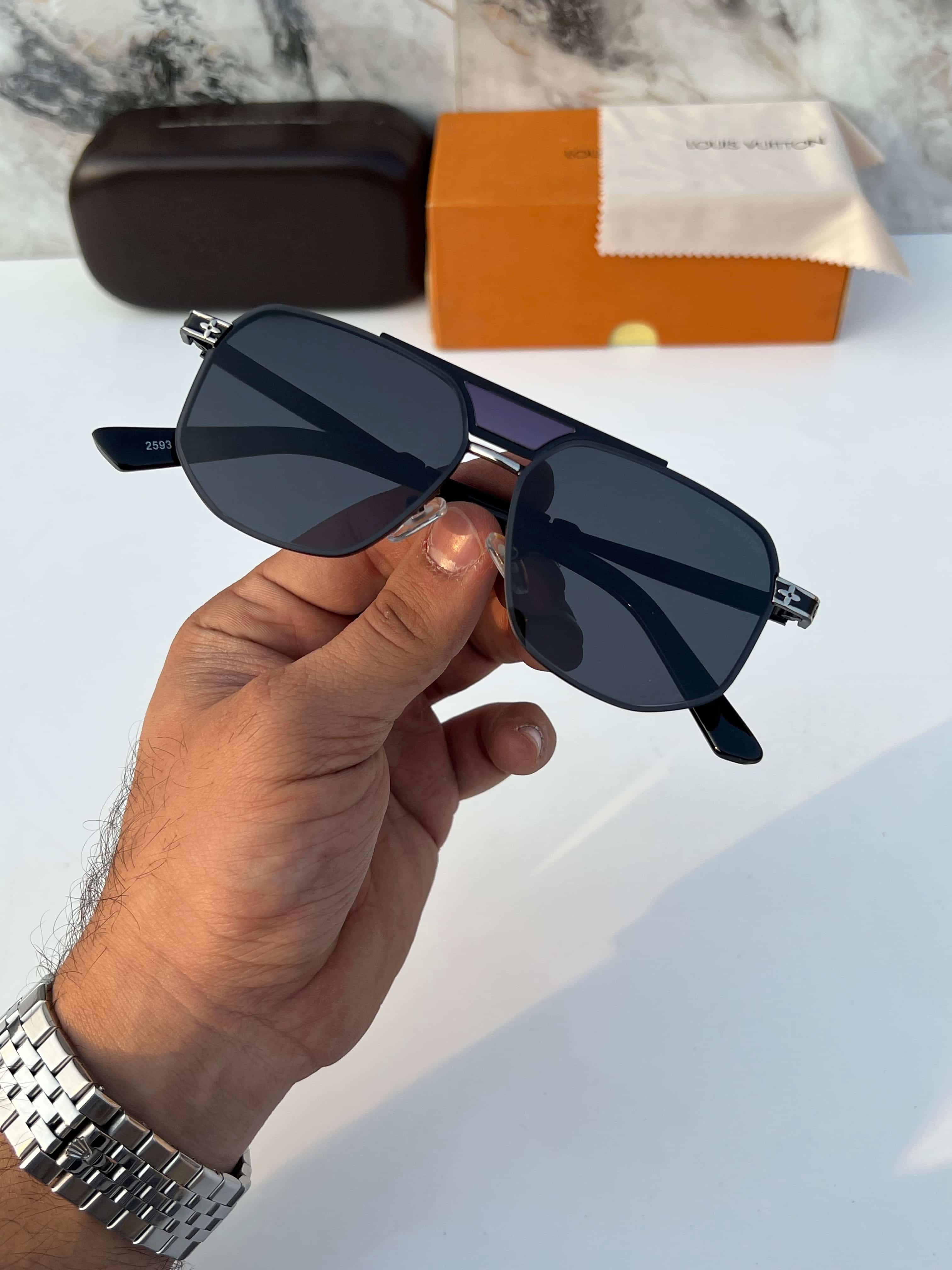 Louis_vuitton_2593_black_silver