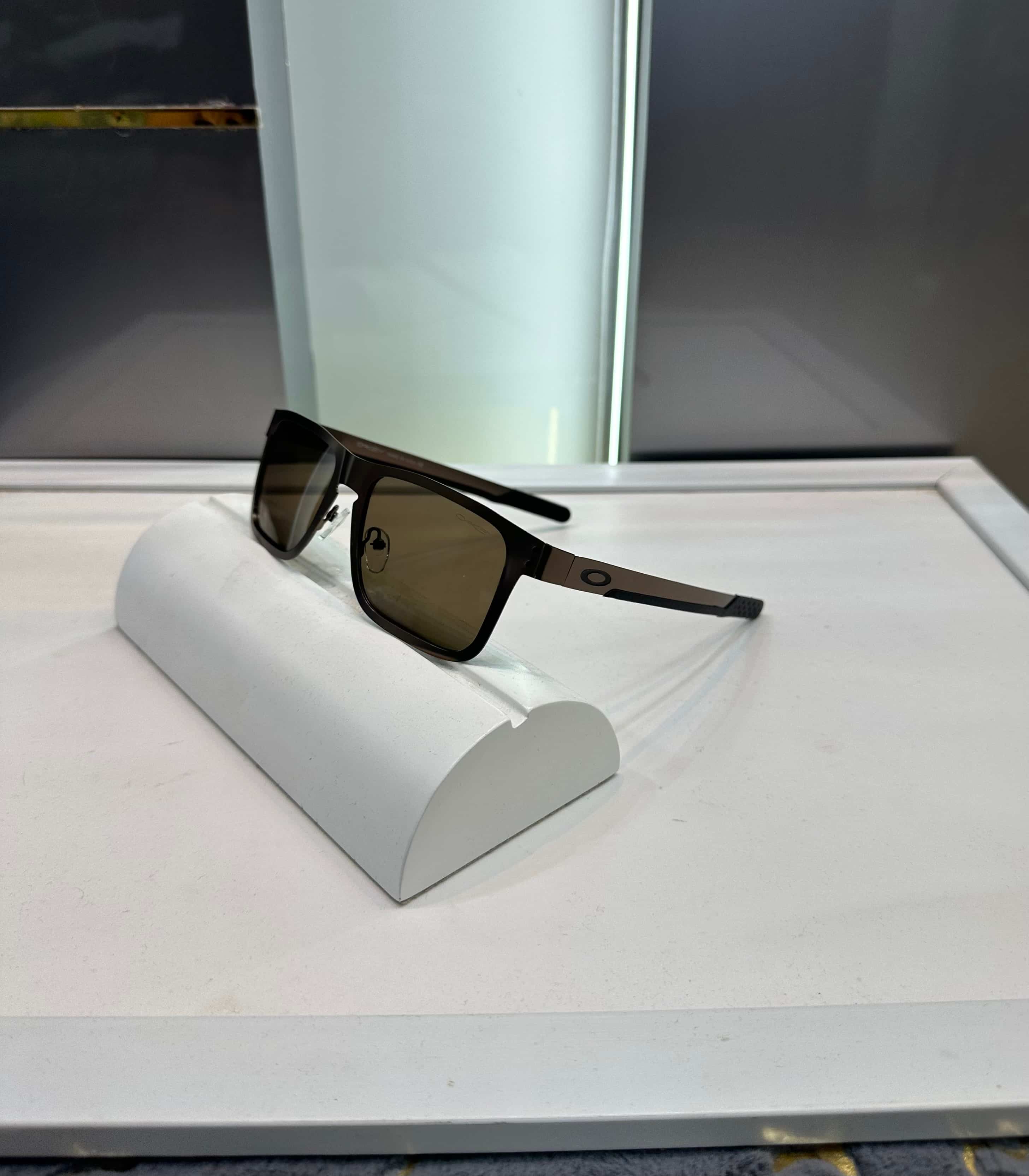 Oakle y All Brown Premium Shade 1701