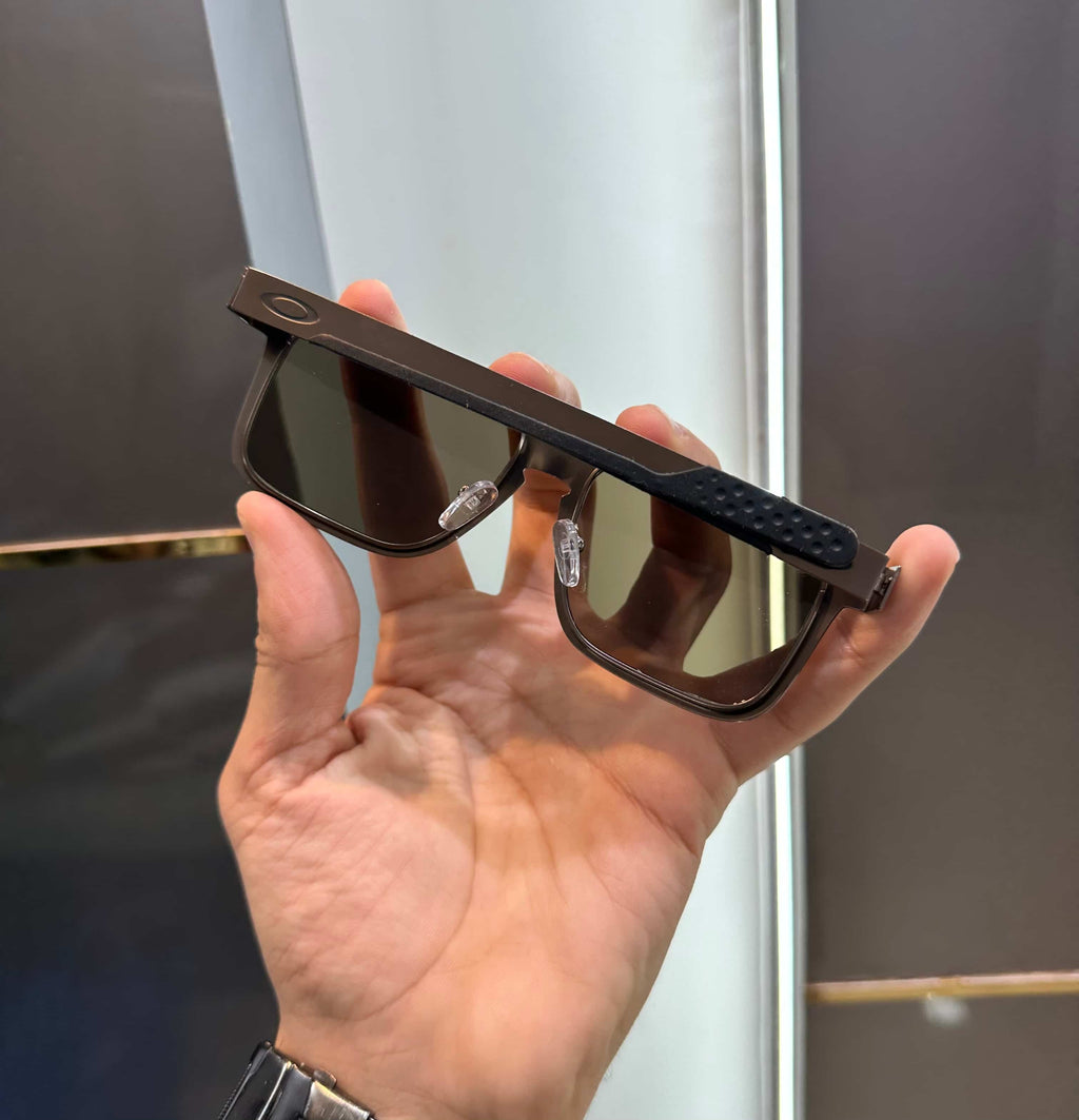 Oakle y All Brown Premium Shade 1701