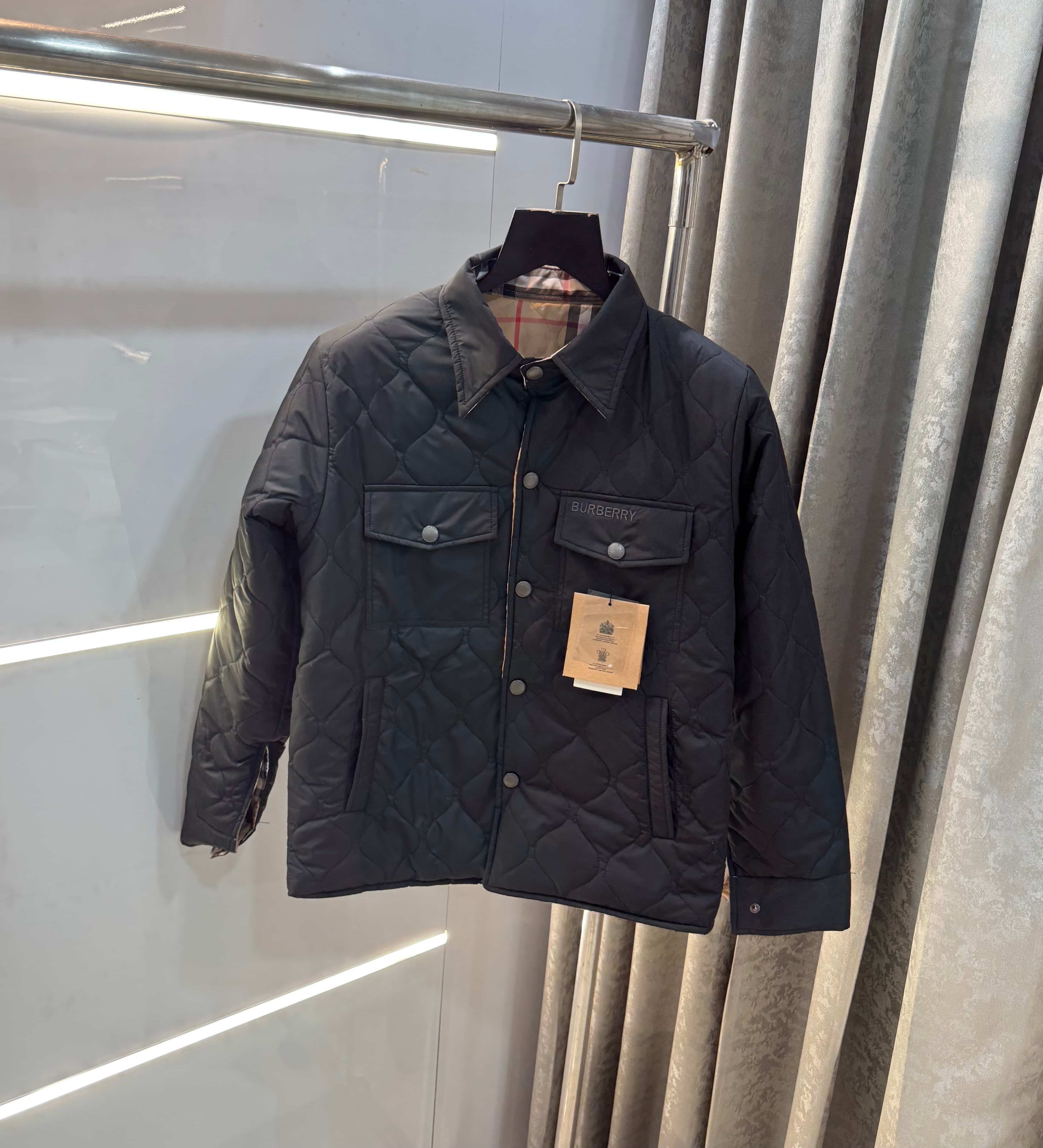 Burberr y Black Reversible Imported Puffer Jacket 2 in1 Main image