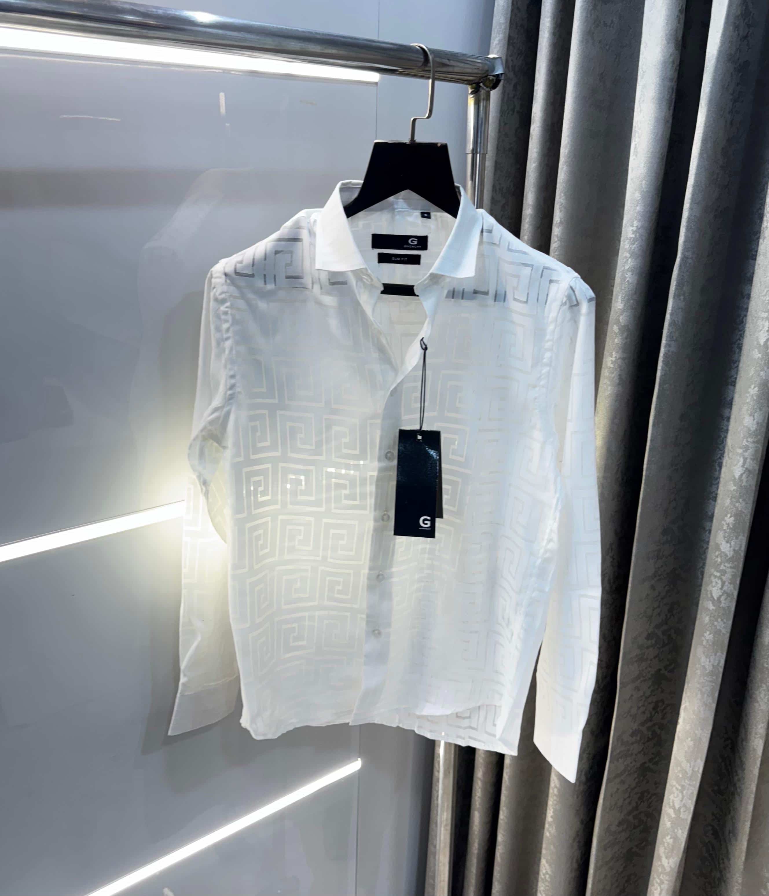 Givench y Paris wahit  Monogr..Am Premium Shirt
