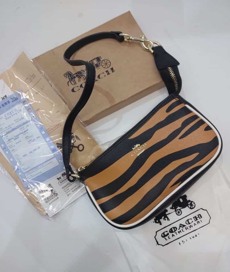 COACH_signature_sling_bag_box_319