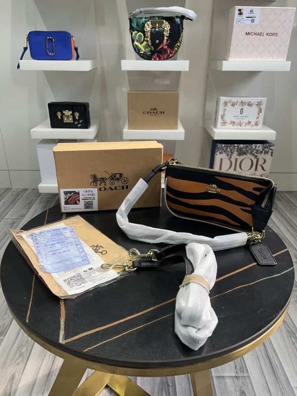 COACH_signature_sling_bag_box_319