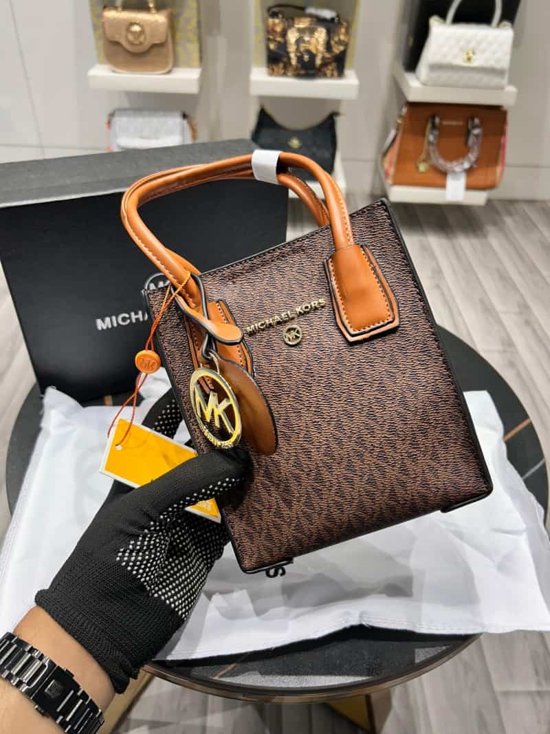 MICHAEL_KORS_Mercer_CrossBody_Bag_With_Box_950
