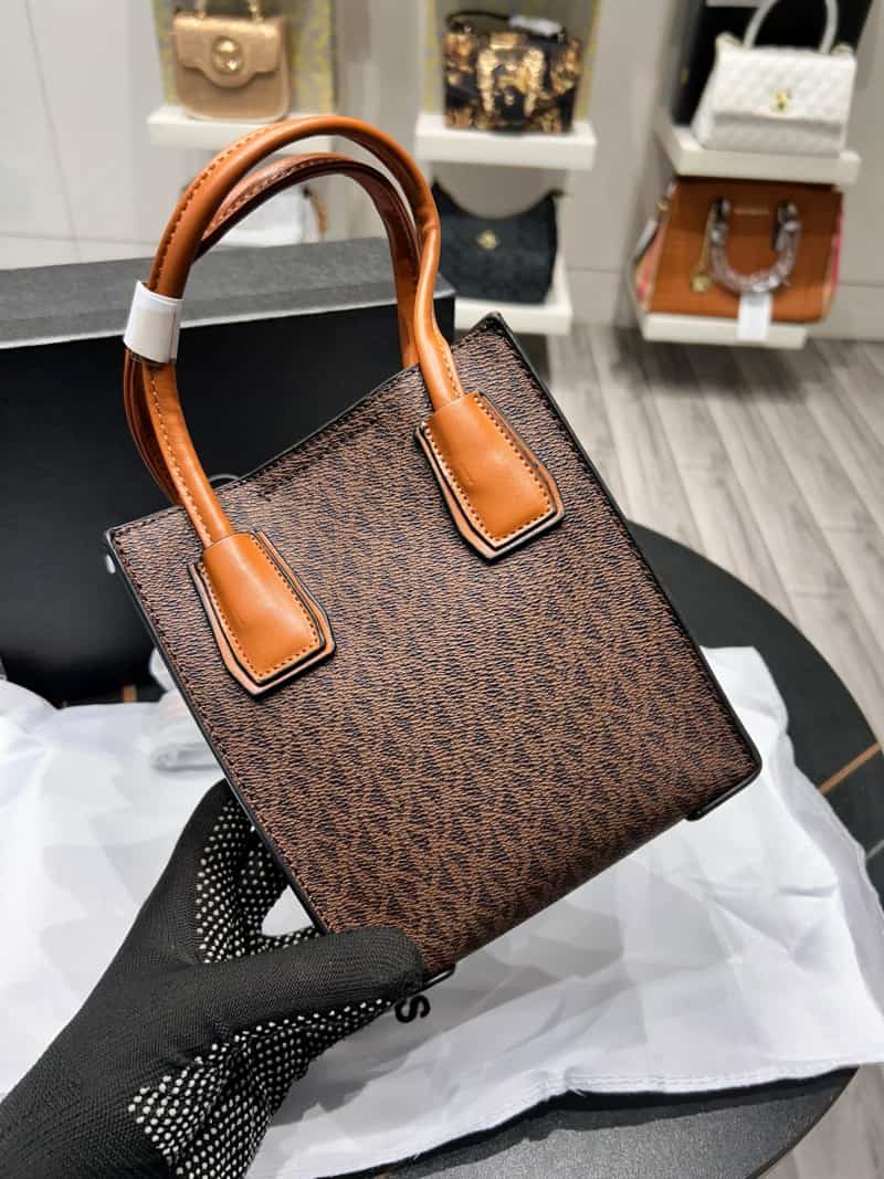 MICHAEL_KORS_Mercer_CrossBody_Bag_With_Box_950