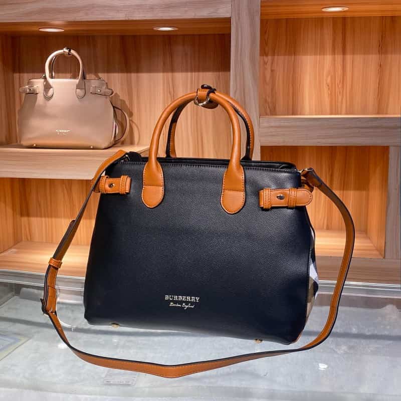 BURBERRY_Banner_Premium_Shoulder_Bag_967 Main image