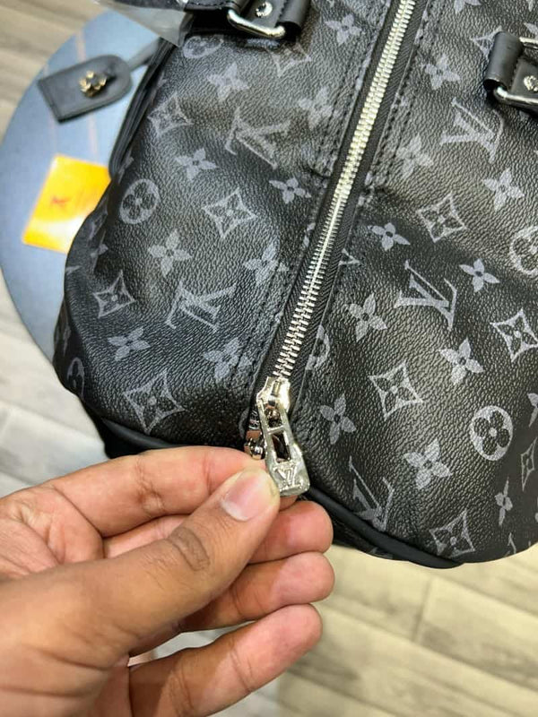 Louis_Vuitton_Duffle_bag_with_Lock_&_key_911