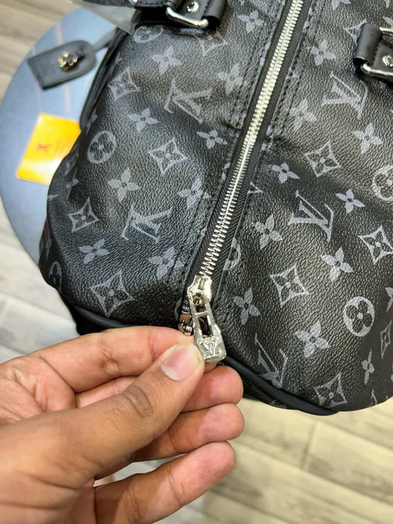 Louis_Vuitton_Duffle_bag_with_Lock_&_key_911