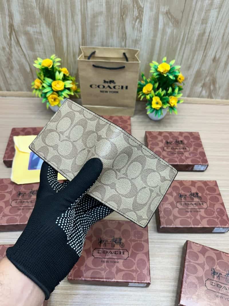 COACH_WALLET_V710