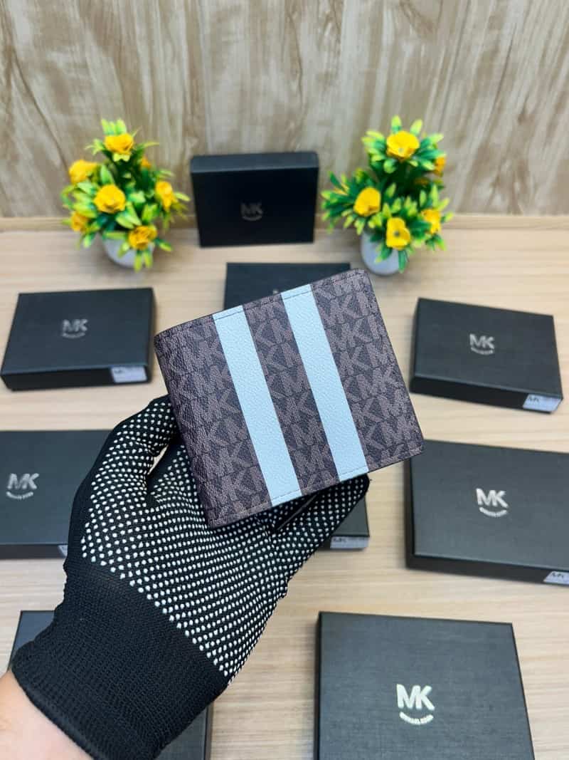 MICHAEL_KORS_Wallet_700