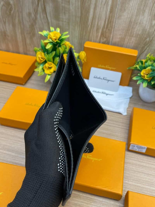 Salvatore_Ferragamo_WALLET_V653