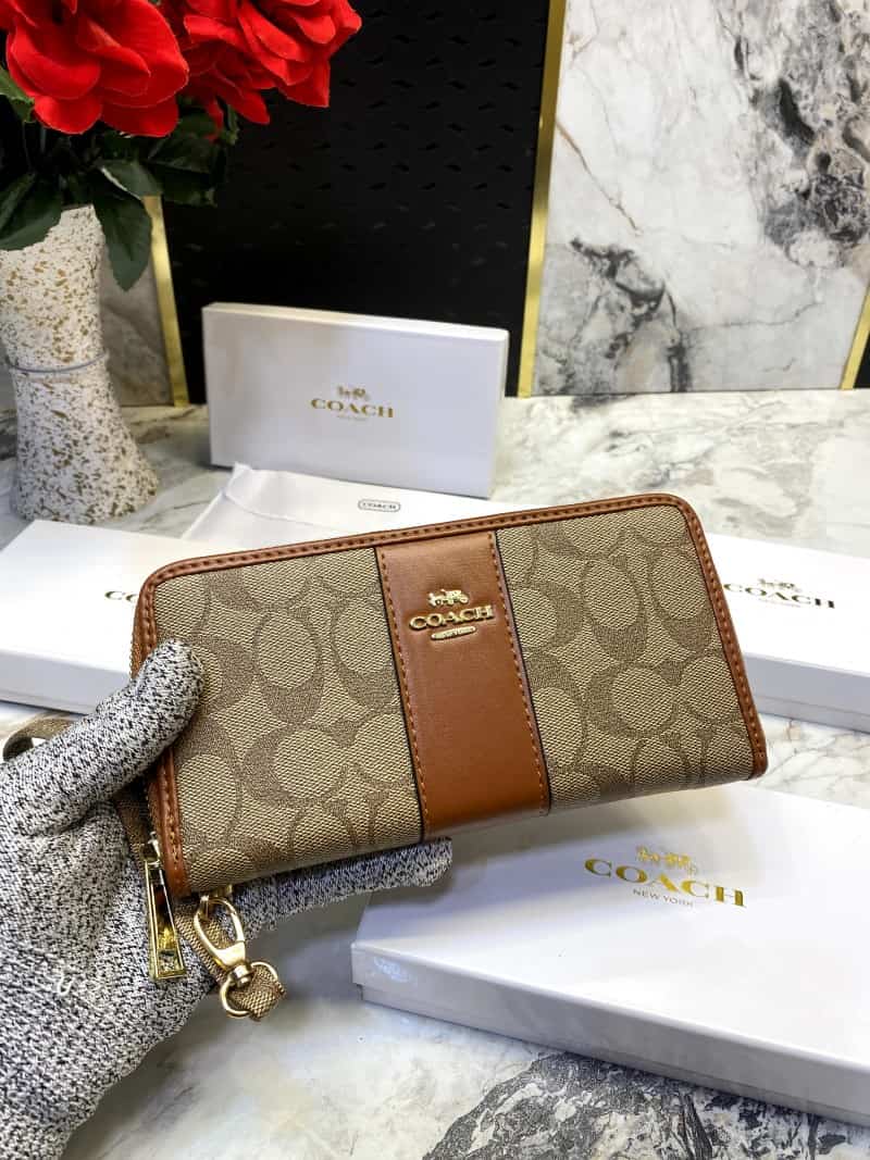 COACH_LONG_WALLET_V541