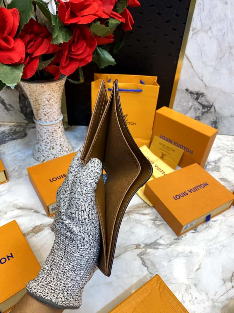 LOUIS_VUITTON_WALLET_V520