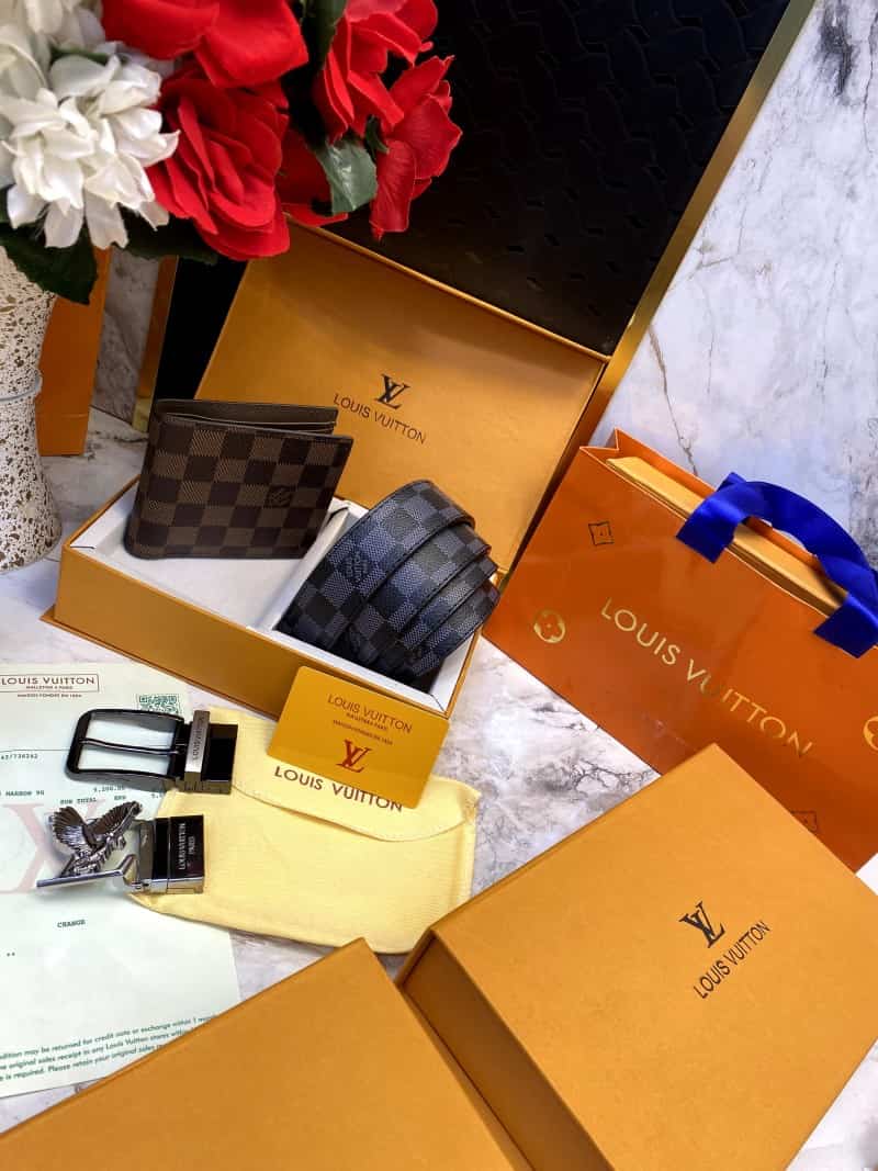LOUI_S VUITTONN 2 Buckle Belt & wallet Combo C368