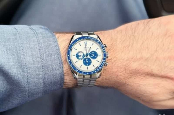 OMEGA SPEEDMASTER SNOOPY METAL AUTO