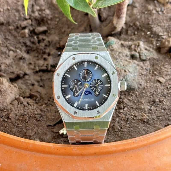AUDEMARS PIGUET ROYAL OAK CALENDAR