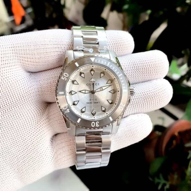 GUCCI DIVE STAINLESS STEEL QUARTZ