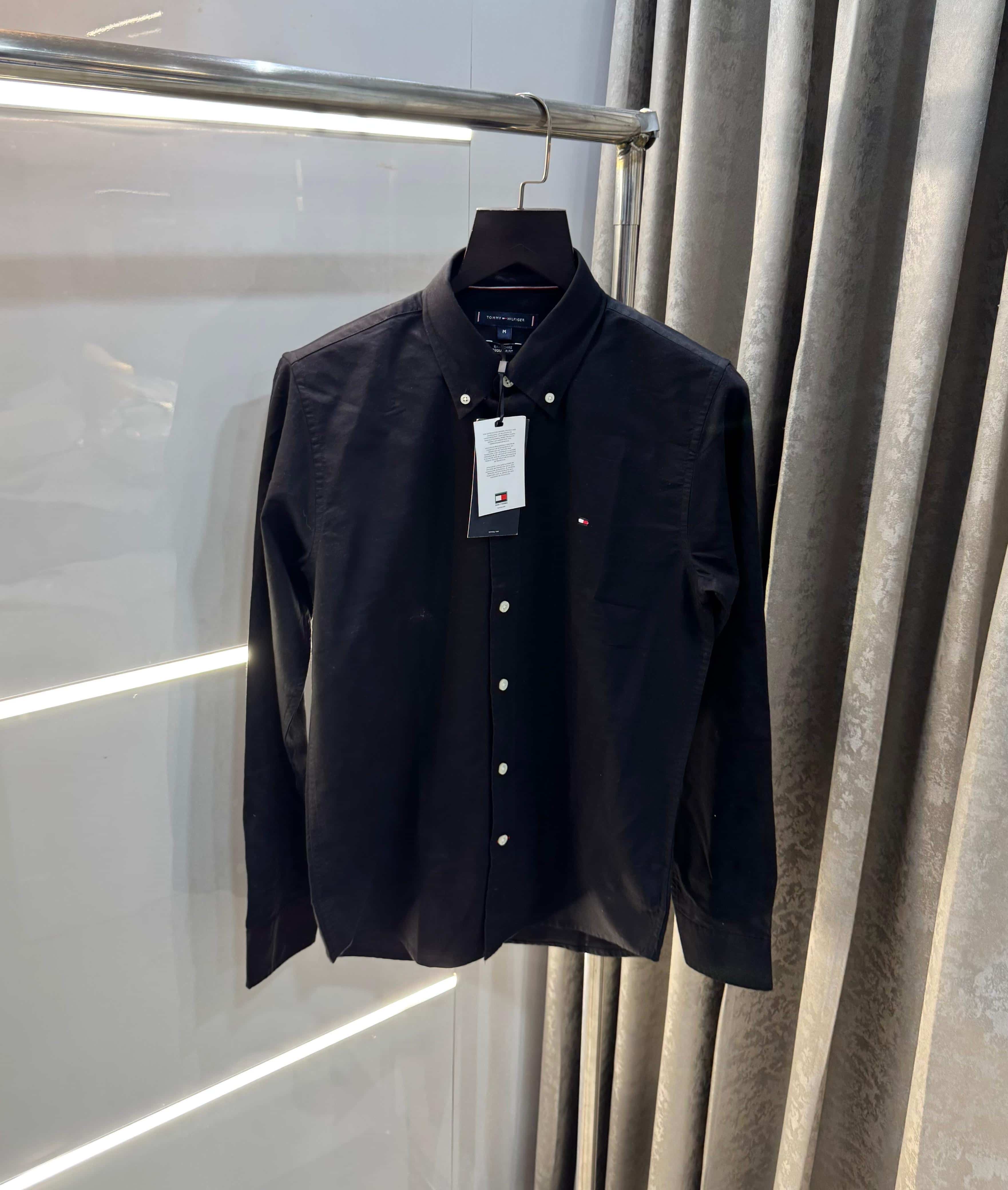 Tomm y Hilfiger Black back embroidery Premium Shirt