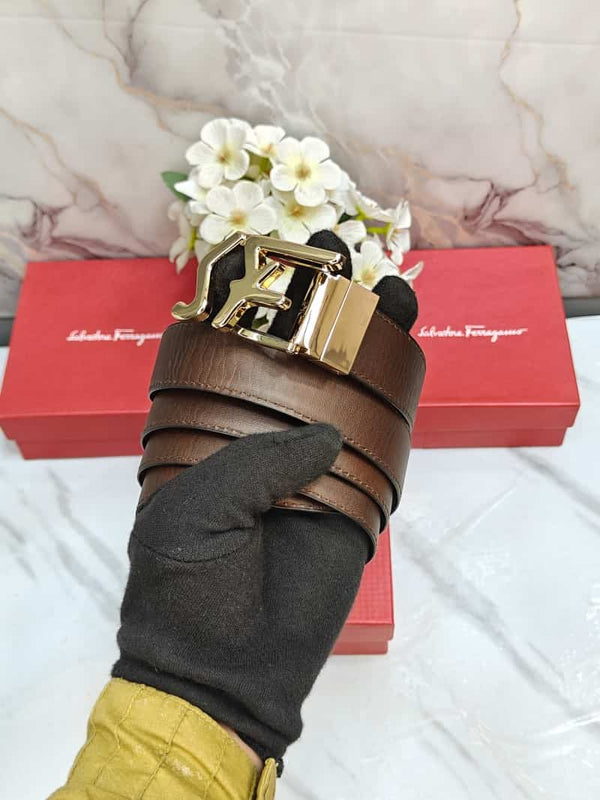 SALVATORE FERRAGAMO PREMIUM QUALITY IMPORTED REVERSIBLE LADIES BELT WITH OG BOX SF-102