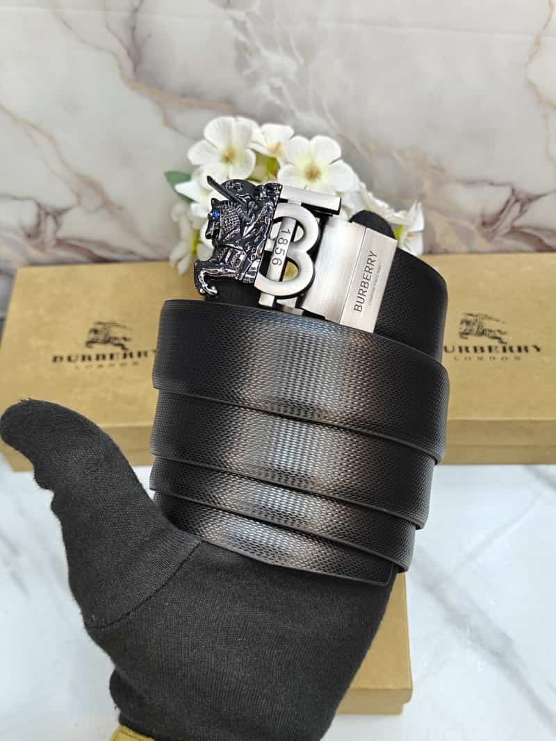 BURBERR Y PREMIUM QUALITY HORSE BUCKLE WITH OG BOx - BB-605