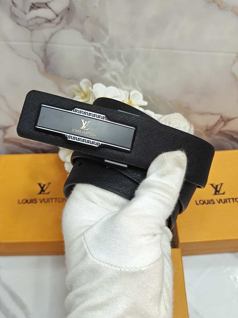 LV 1oUIS vui...TTON PREMIUM QUALITY IMP REVERSEABLE BELT WITH OG BOX LV-313