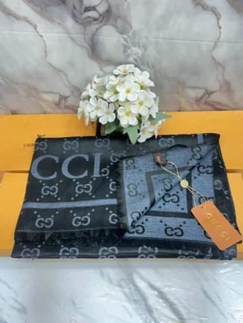 GuccI PREMIUM QUALITY STOLE/SCARF WITH OG BO-X