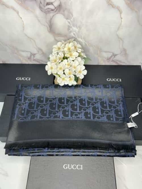 DiOR. PREMIUM QUALITY STOLE/SCARF WITH OG BOx