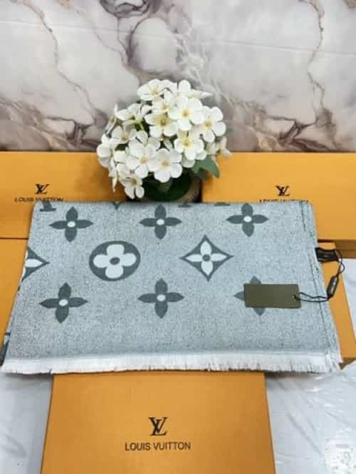 LV LOUIS VUITTON PREMIUM QUALITY STOLE/SCARF WITH OG BOX