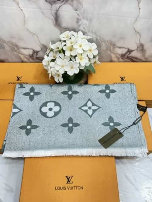 LV LOUIS VUITTON PREMIUM QUALITY STOLE/SCARF WITH OG BOX