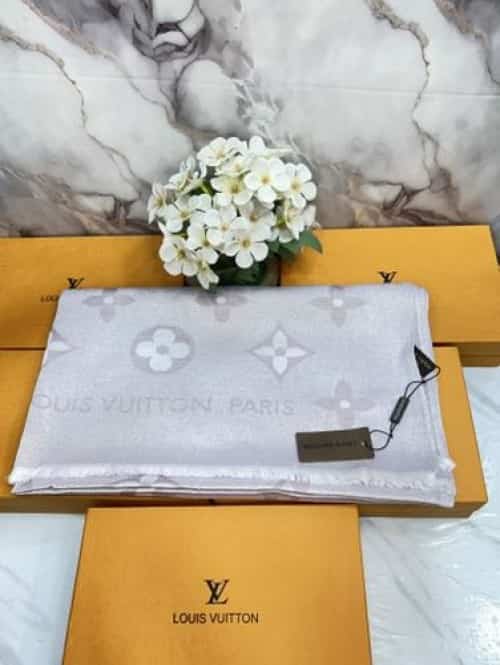 LV LOUIS VUITTON PREMIUM QUALITY STOLE/SCARF WITH OG BOX