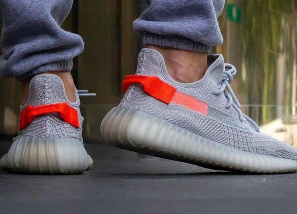 Adidas Yeezy Boost 350 V2 Tail Light with Full Accessories