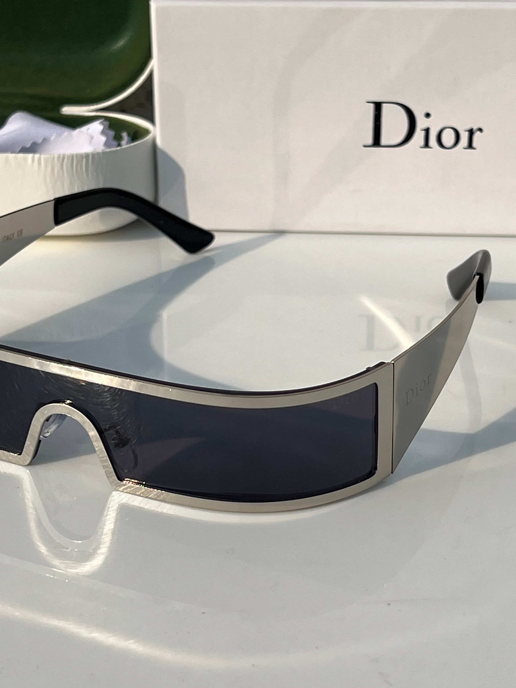 Di0r_9094_silver_black