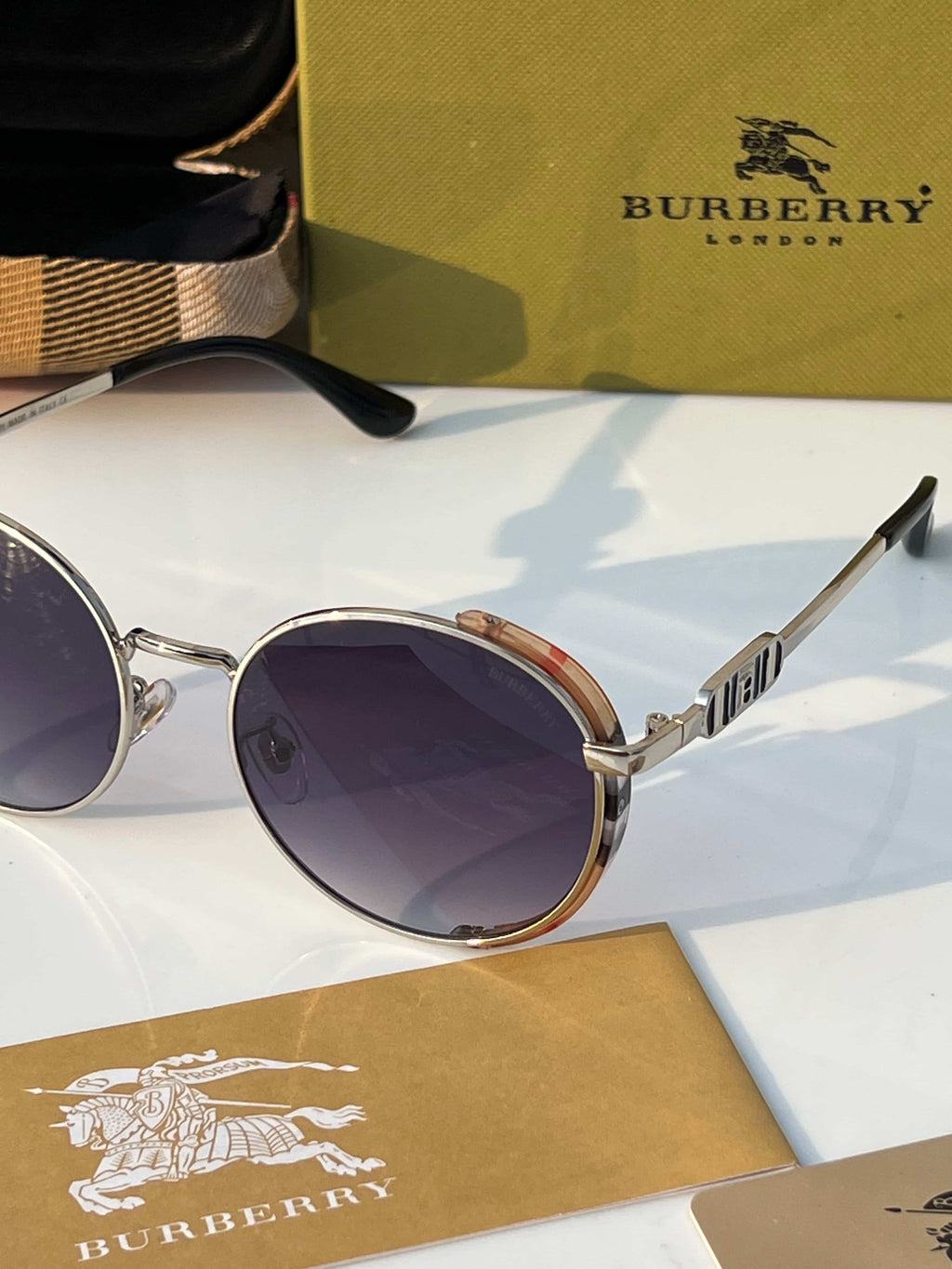 BurB-eRry_2501_silver_black