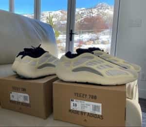 yeezy 700 v3 azael (FIX)