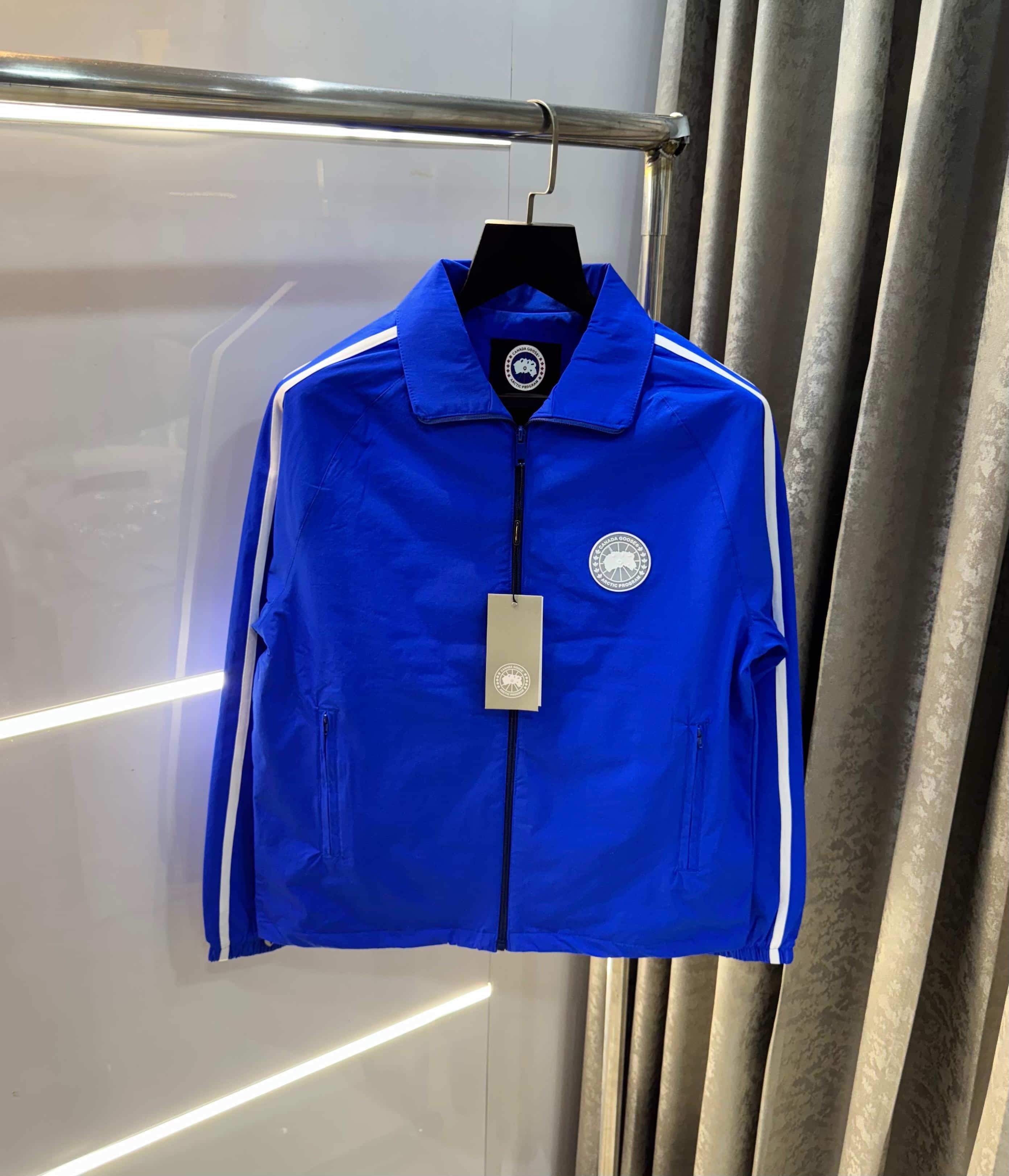 Canad a Goose Blue Imported Premium Lu·X..ury Jacket Secondary image