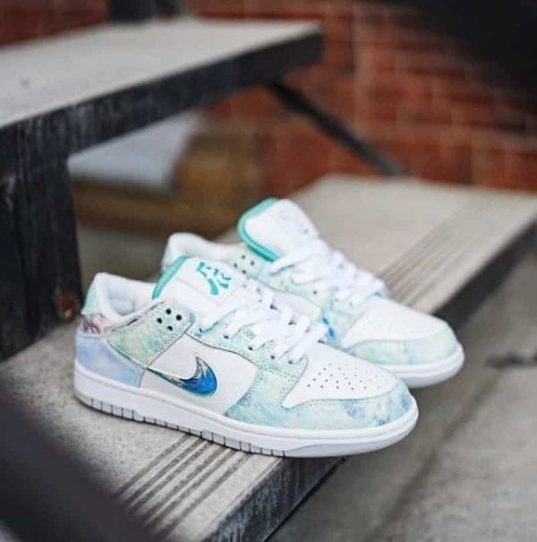 E sb dunk low year of the dragon steam puppet with og open box