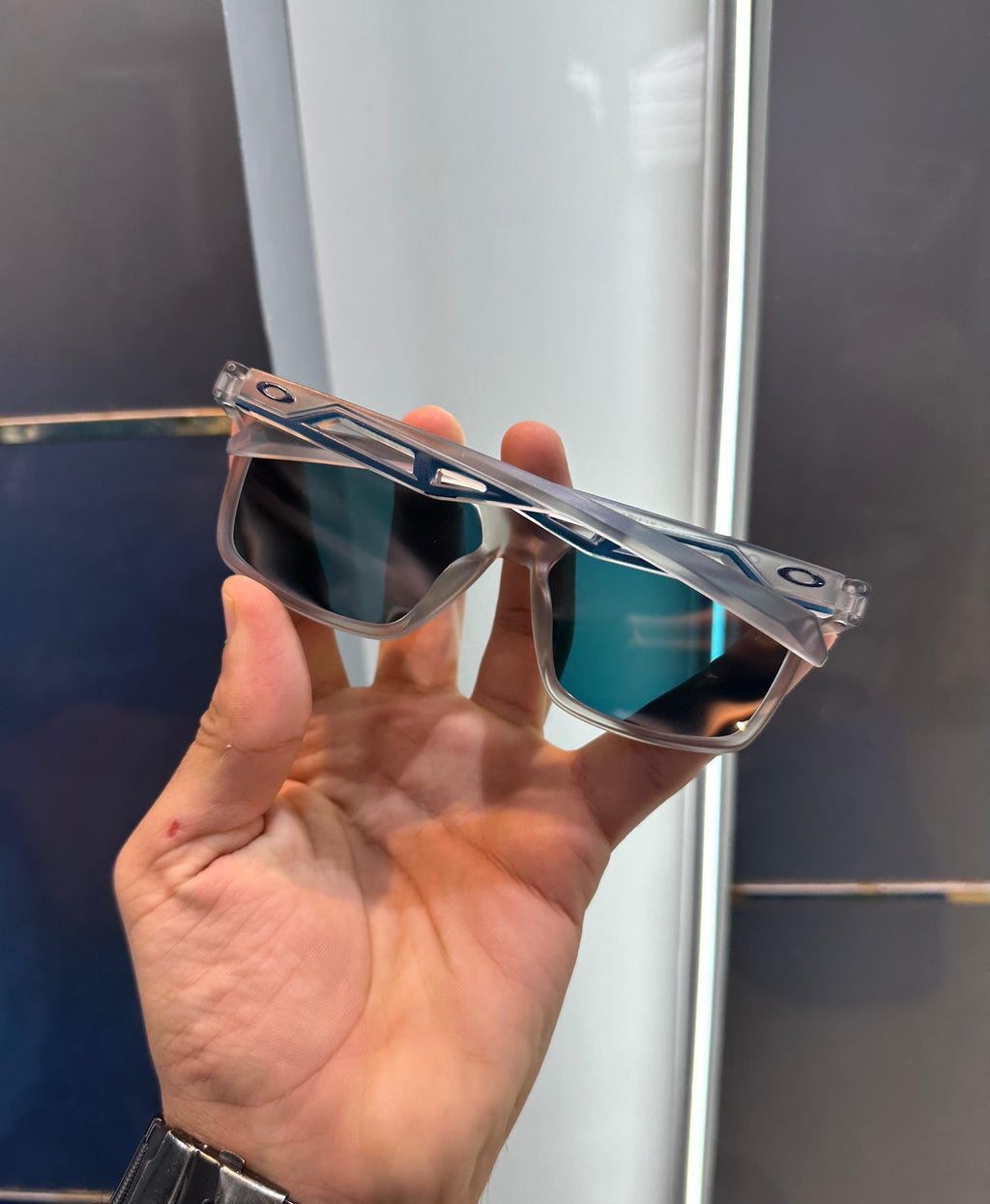 Oakle y Grey Orange Premium Shade 3380