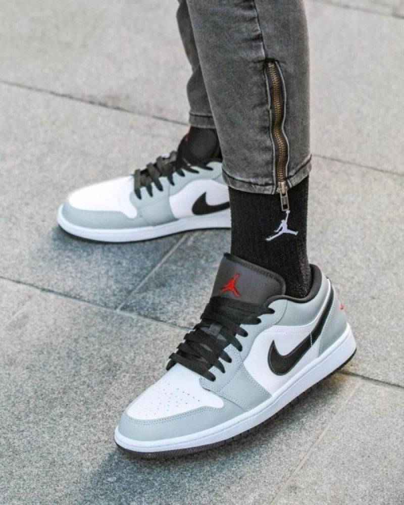 NIKE AIR JORDAN 1 LOW LIGHT SMOKE GREY