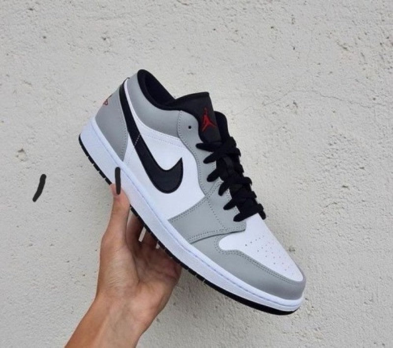 NIKE AIR JORDAN 1 LOW LIGHT SMOKE GREY