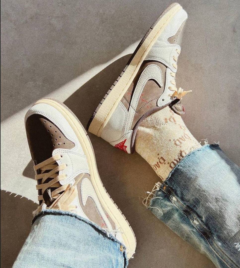 NIKE AIR JORDAN LOW 1 TRAVIS MOCHA SEMI UA