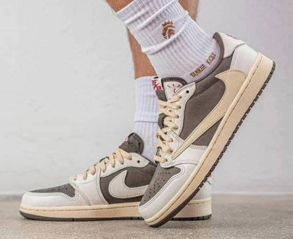 NIKE AIR JORDAN LOW 1 TRAVIS MOCHA SEMI UA